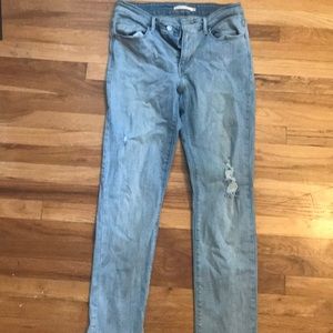 Levi’s like new distressed skinny jeans
